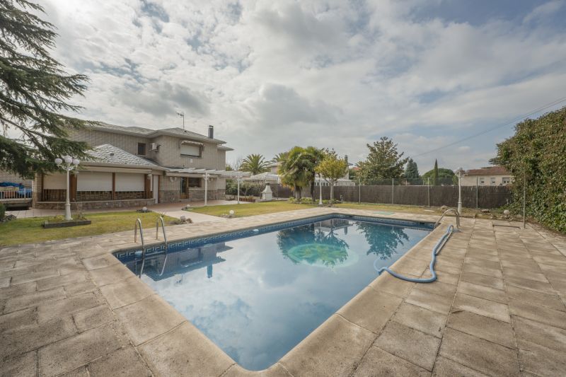 Best Pool Safety Contractors in Novi, MI